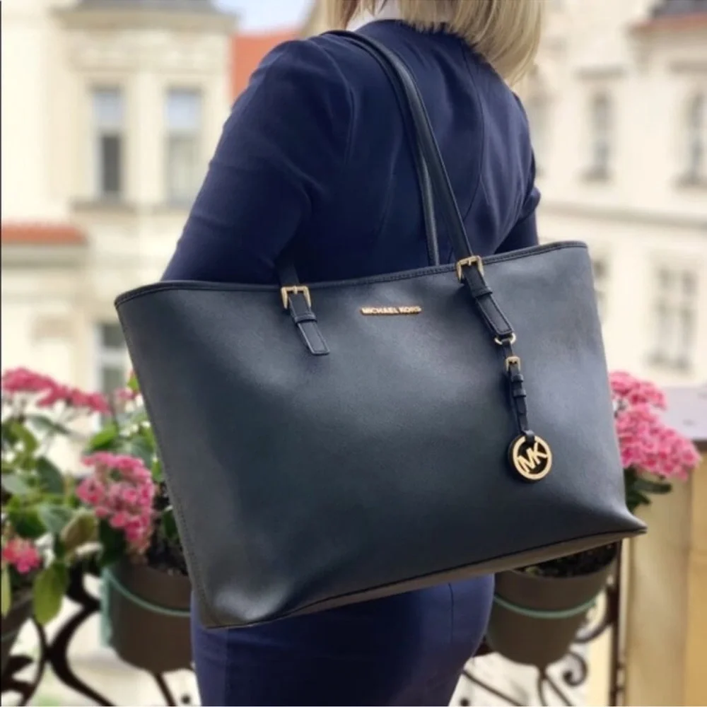 Navy Blue Michael Kors Jet Set Travel‎ Tote - Picture 14 of 14